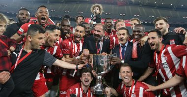 Sivasspor players celebrate their victory in the Turkish Cup final against Kayserispor at the Atatürk Olympic Stadium in Istanbul, on May 26, 2022. (DHA Photo)