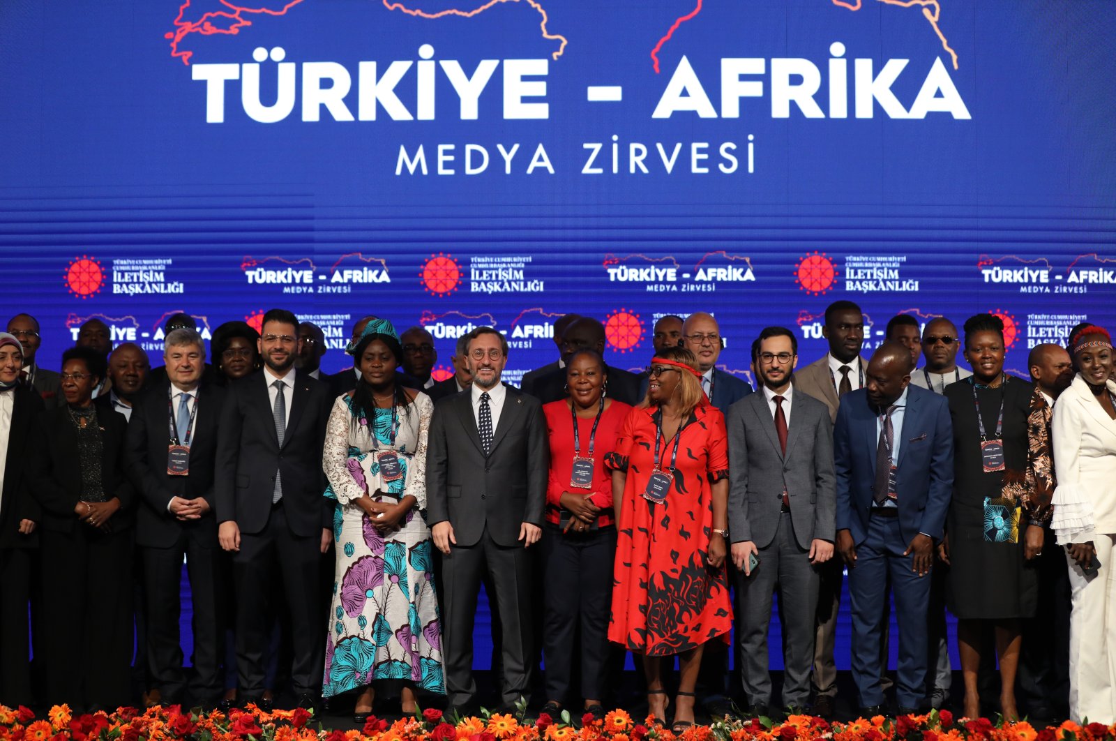 Communications Director Fahrettin Altun poses for a photo with media representatives during the Turkey-Africa Media Summit in Istanbul, Turkey, May 25, 2022. (AA Photo)
