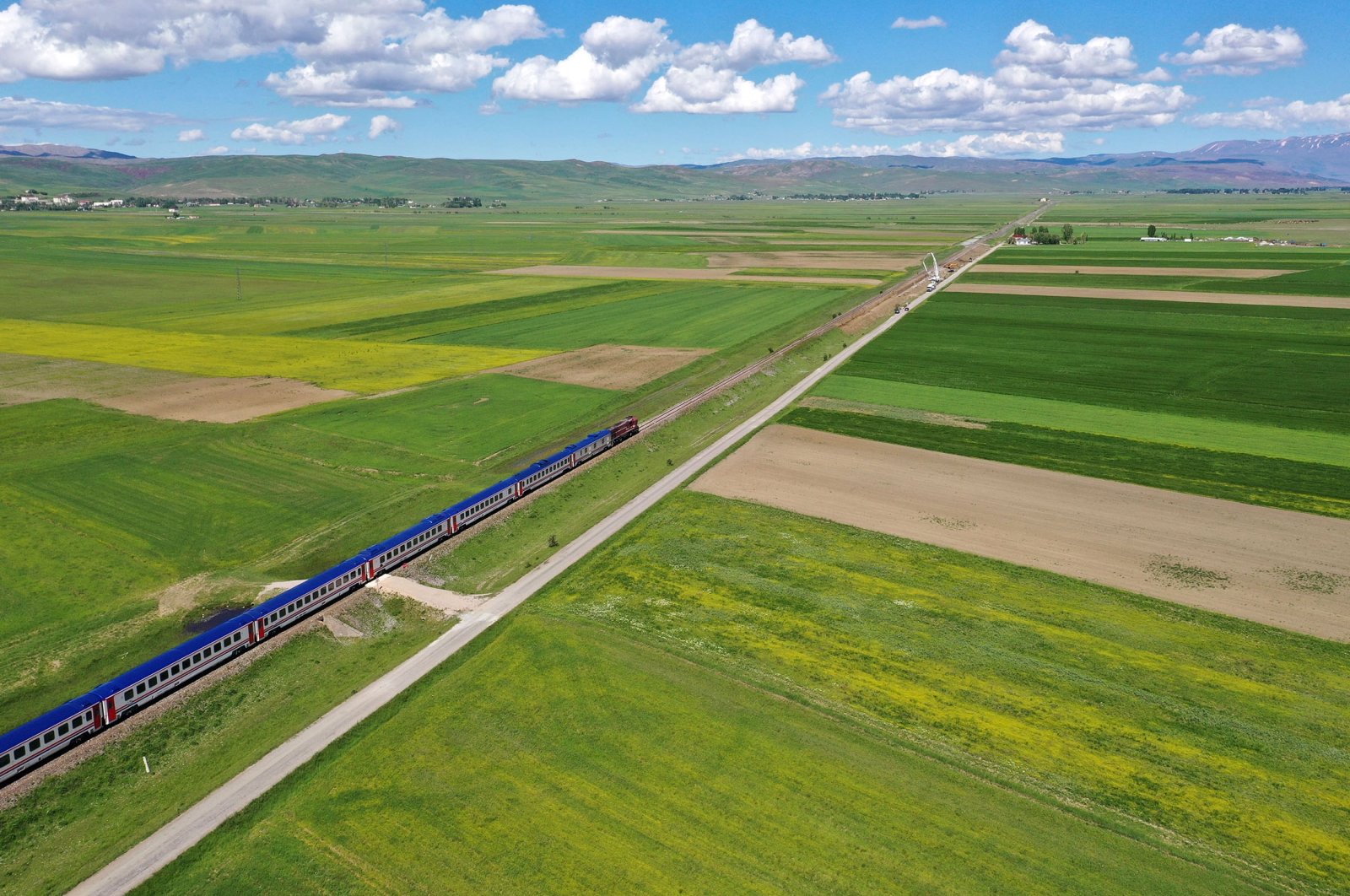 Vangölü Express membawa penggemar perjalanan dalam perjalanan melalui Anatolia