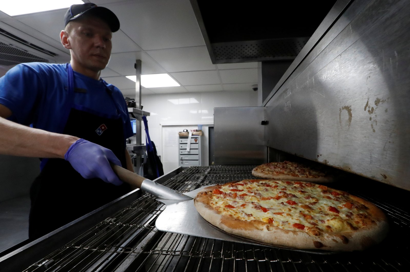 A staff member prepares pizzas at a Domino&#039;s Pizza restaurant in Moscow, Russia, July 14, 2017. (Reuters Photo)