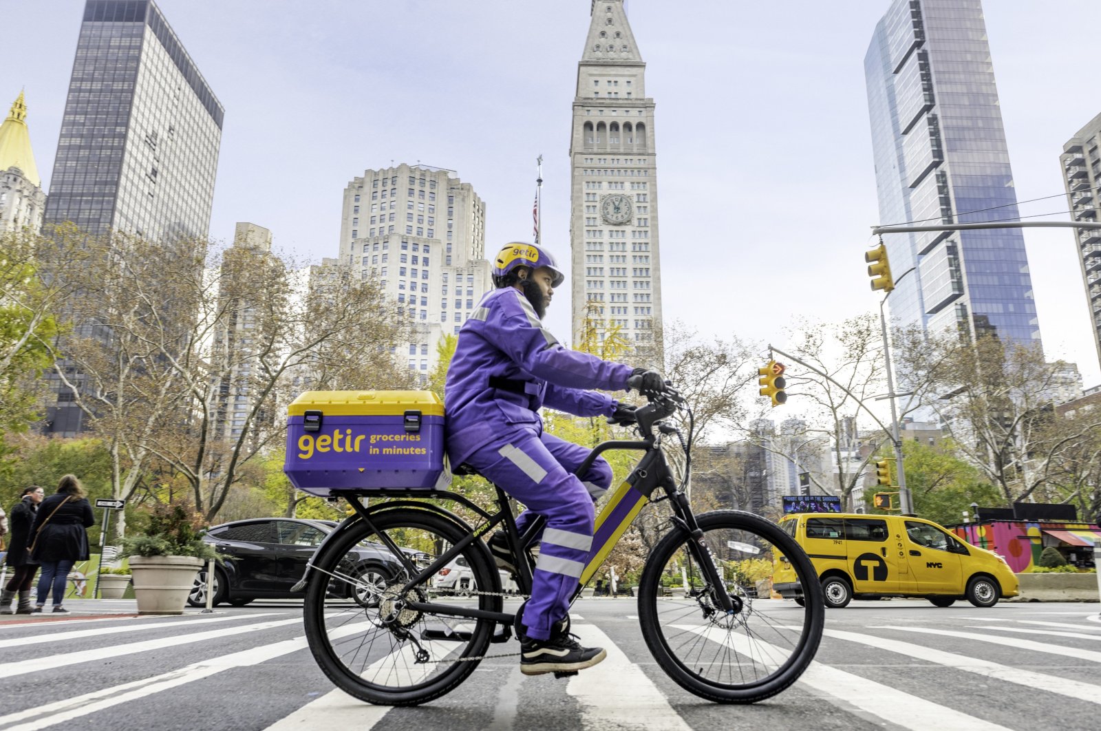 A Getir courier is seen on a street in New York, U.S., Dec. 8, 2021. (Courtesy of Getir)