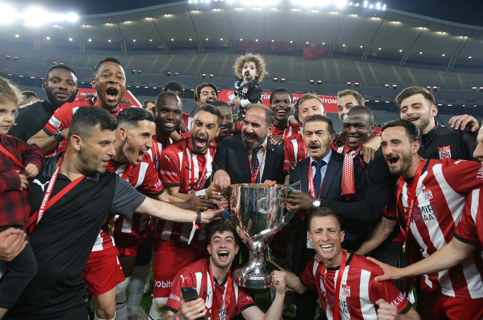 Sivasspor players celebrate their victory in the Turkish Cup final against Kayserispor at the Atatürk Olympic Stadium in Istanbul, on May 26, 2022. (DHA Photo)