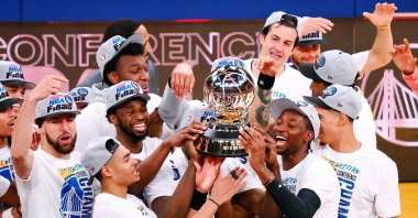 The Golden State Warriors celebrate after winning Game 5 of the 2022 western conference finals against the Dallas Mavericks, San Francisco, California, U.S., May 26, 2022.