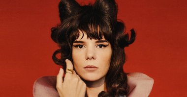 Singer Gaye Su Akyol poses for a photo. (Archive Photo)