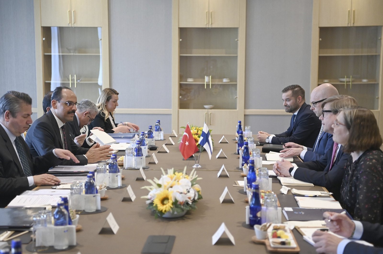 Presidential Spokesperson Ibrahim Kalın (2nd L) and the Turkish delegation speak with the Finnish delegation headed by Jukka Salovaara (3rd R), permanent state secretary of Finland&#039;s Ministry for Foreign Affairs, in Ankara, Turkey, May 25, 2022. (AP Photo)