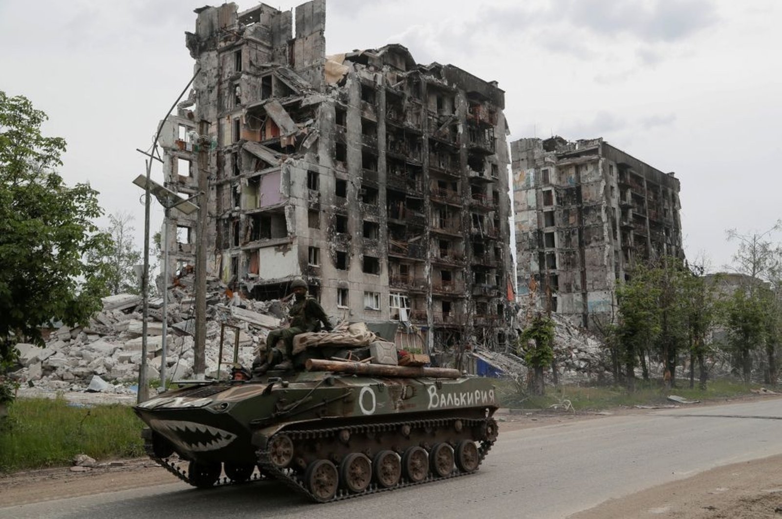 Proksi Rusia mengklaim kendali penuh atas kota utama Ukraina timur