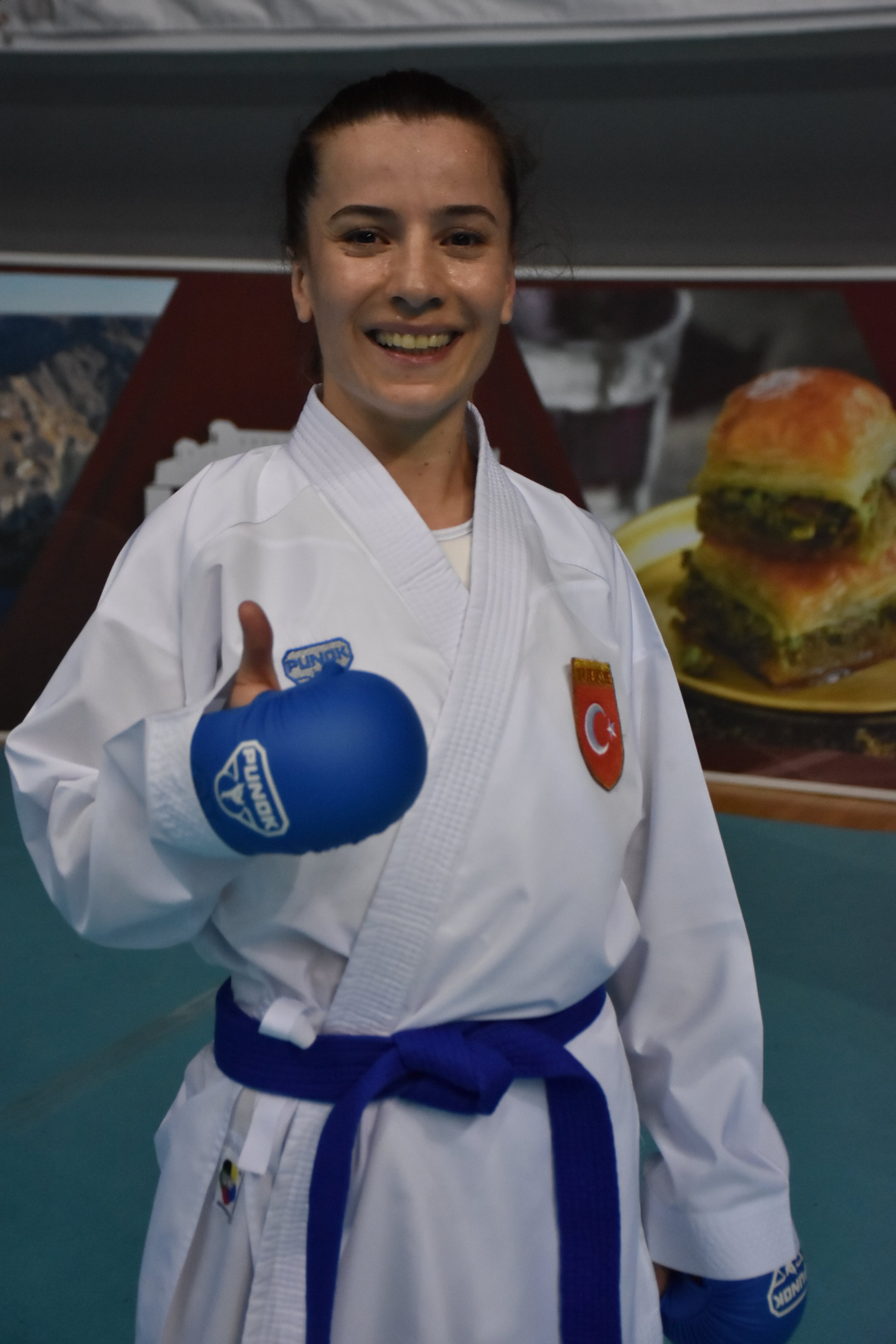 Serap zçelik Arapoğlu, yang juga meraih emas, berbicara kepada pers di Kejuaraan Karate Eropa ke-57, Gaziantep, Turki selatan, 28 Mei 2022. (AA Photo)