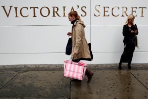 A customer passes by an L Brands Inc., Victoria's Secret retail store in Manhattan, New York, U.S., May 13, 2016. (Reuters Photo)