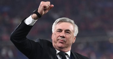 Real Madrid coach Carlo Ancelotti celebrates his team&#039;s victory in the UEFA Champions League final against Liverpool, Paris, France, May 28, 2022. (AFP Photo)