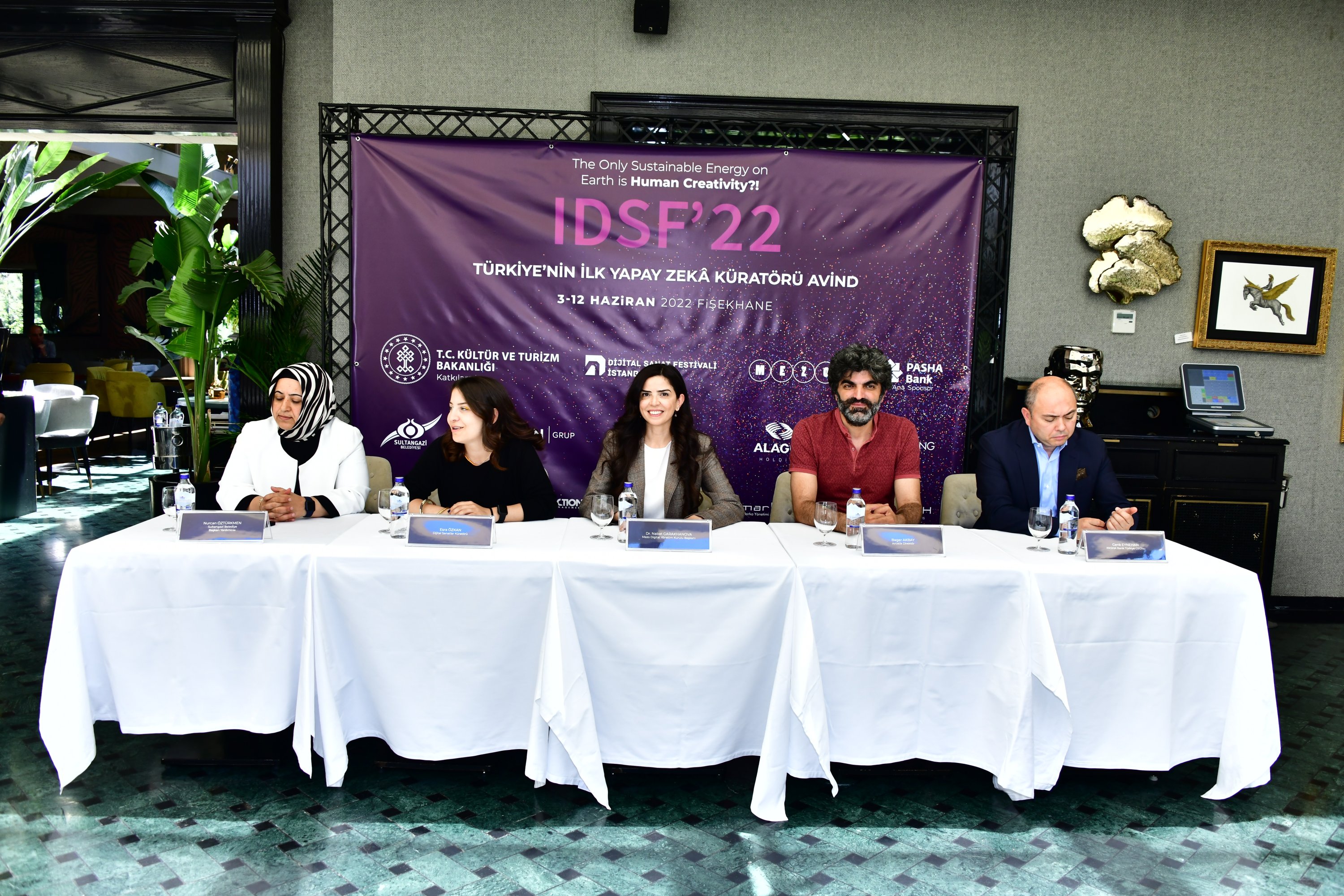 Speakers at the press conference of the 2nd Digital Art Festival, which will take place June 3-12, (L-R) Sultangazi Deputy Mayor Nurcan Öztürkmen, curator Esra Özkan, Mezo Digital Chairperson of the Board Nabat Garakhanova, curator Bager Akbay and PASHA Bank Chief Executive Officer H. Cenk Eynehan, Istanbul, Turkey, May 24, 2022. (Photo courtesy of the organization)