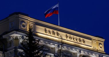 The national flag flies over the Russian Central Bank headquarters in Moscow, Russia, May 27, 2022. (Reuters Photo)
