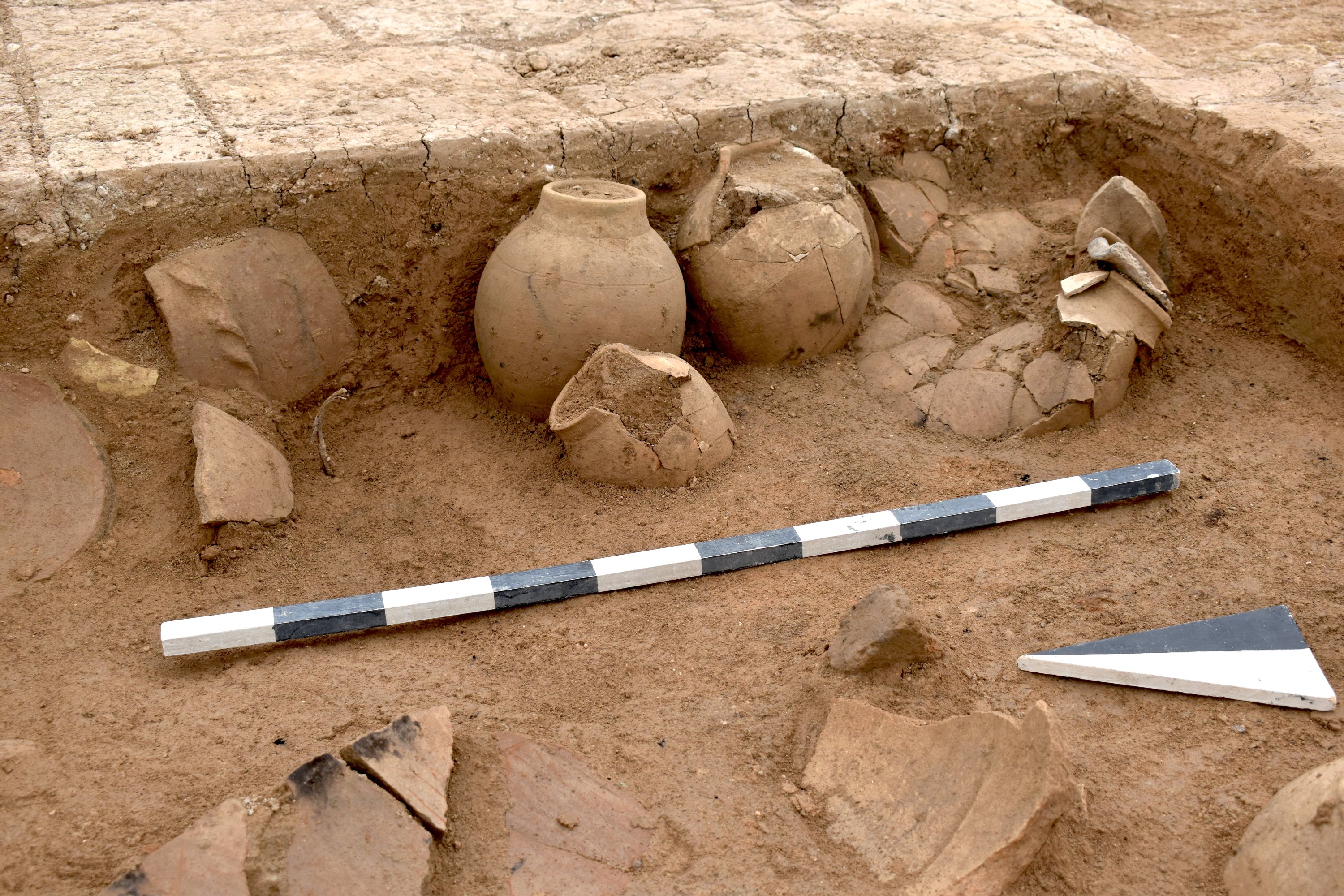 Pemandangan umum dari artefak di kota kuno yang ditemukan di Duhok, Irak utara, 30 Mei 2022. (AA Photo)