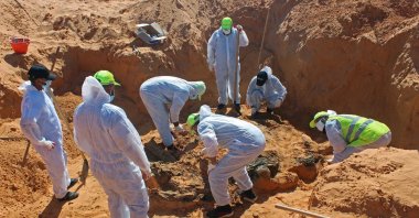 Members of the Government of National Accord's (GNA's) missing persons bureau exhume bodies in what Libya's internationally recognized government officials say is a mass grave, in Tarhuna city, Libya Oct. 27, 2020. (Reuters File Photo)