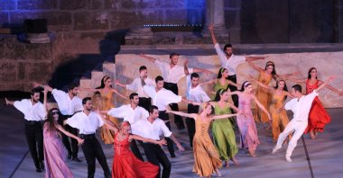 The Ankara State Opera and Ballet (ADOB) stages &quot;Zorba the Greek&quot; written by Nikos Kazantzakis, Antalya, Turkey, Sept. 12, 2018. (Sabah Archive Photo)
