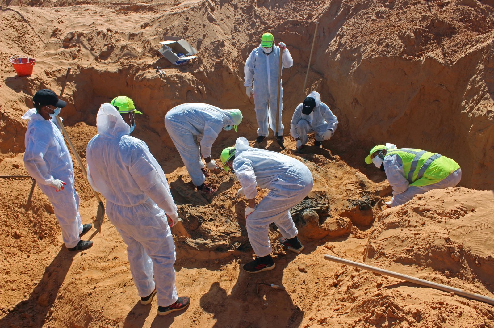  Members of the Government of National Accord&#039;s (GNA&#039;s) missing persons bureau exhume bodies in what Libya&#039;s internationally recognized government officials say is a mass grave, in Tarhuna city, Libya Oct. 27, 2020. (Reuters File Photo)