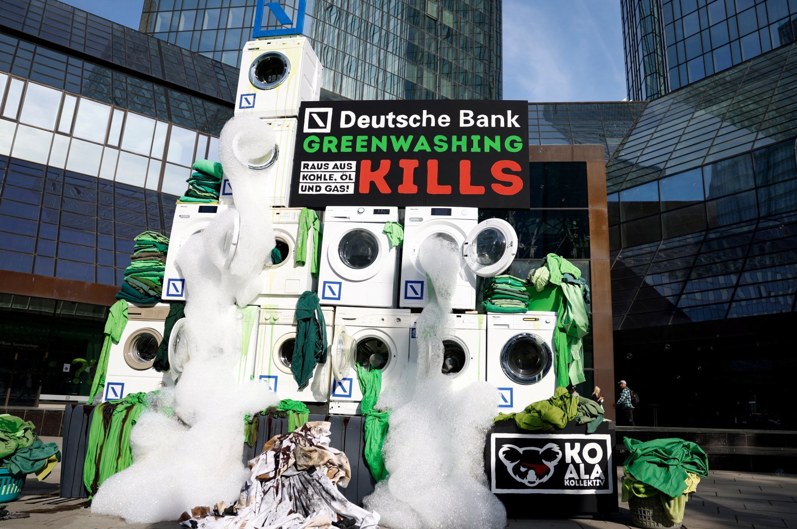 Kantor Deutsche Bank di Frankfurt, DWS digerebek dalam penyelidikan greenwashing