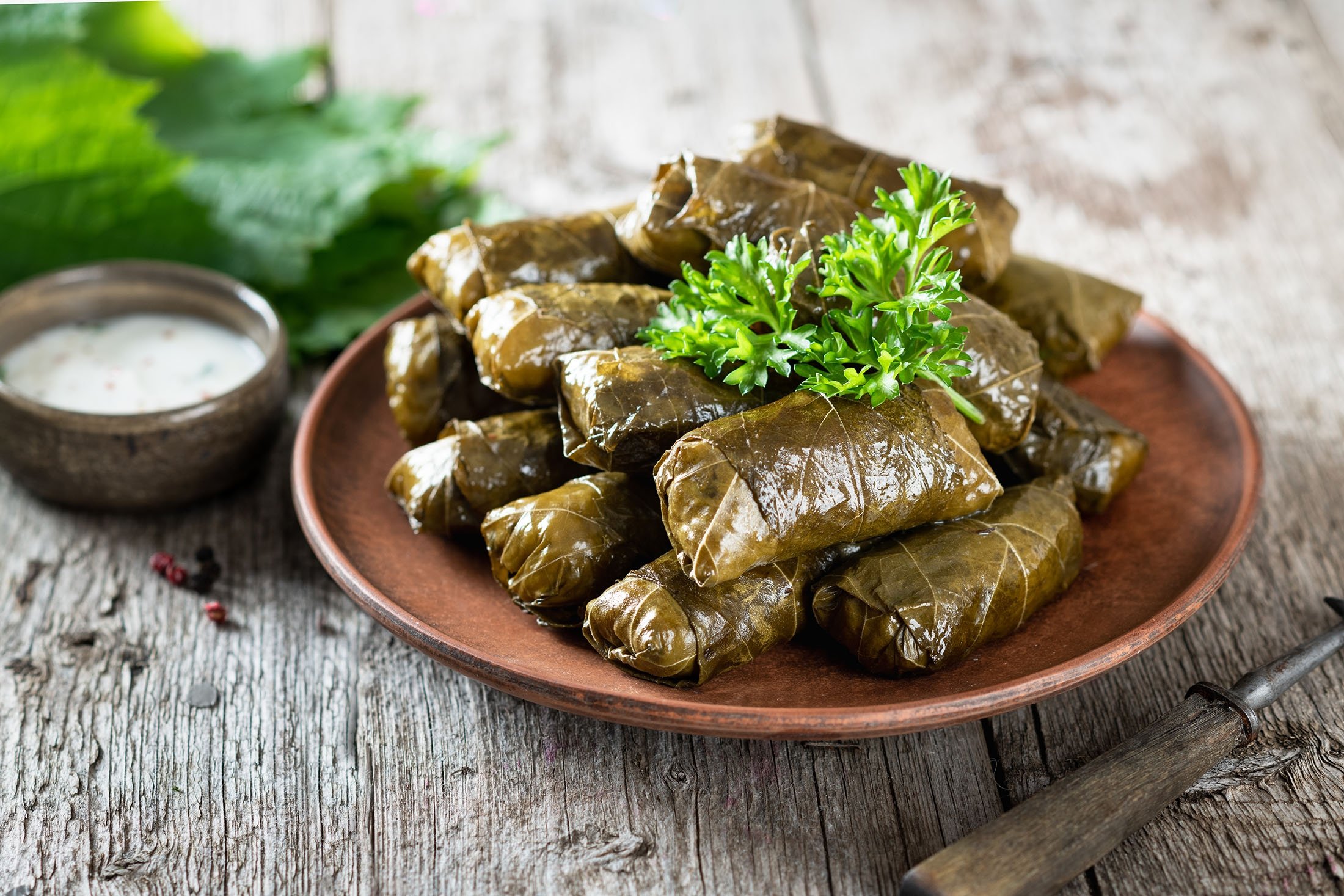 Dolma sebenarnya banyak tersedia di pasar, charcuteries dan kadang-kadang di restoran masakan rumahan di Turki.  (Foto Shutterstock)