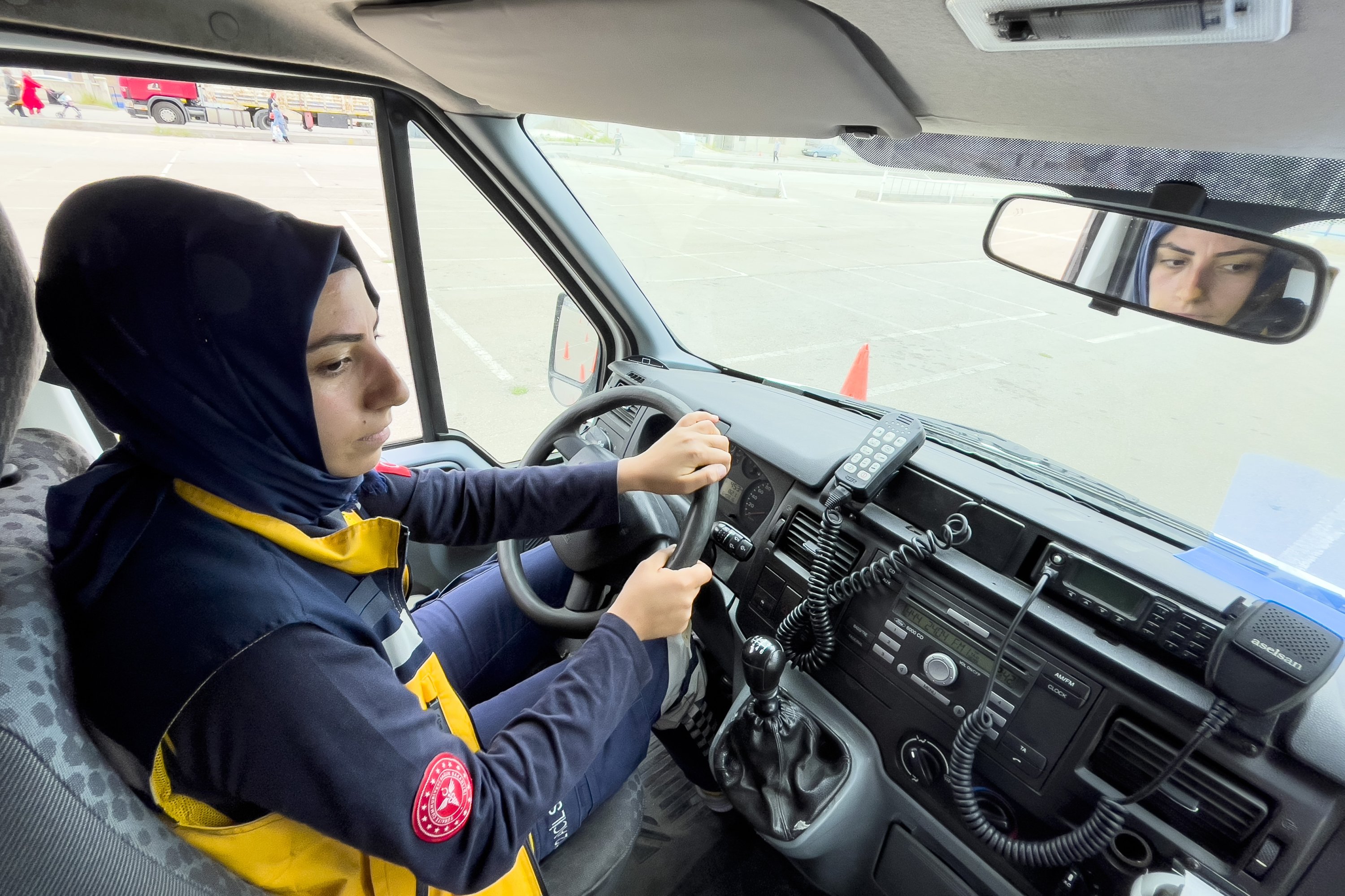 Seorang pengemudi ambulans menghadiri pelatihan, di ibu kota Ankara, Turki, 1 Juni 2022. (AA PHOTO)