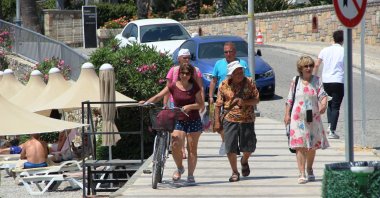 Tourists walk next to a beach in Bodrum, Muğla, southwestern Turkey, May 17, 2022. (IHA Photo)