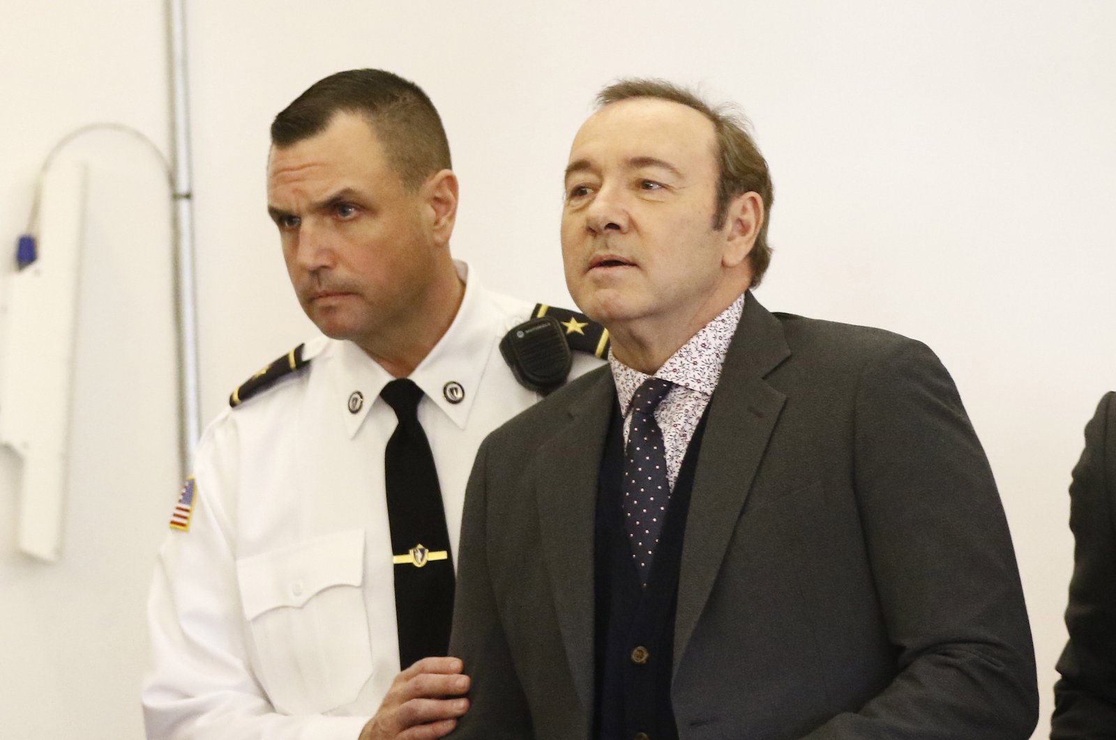 Actor Kevin Spacey (R) is escorted by a court officer as he appears at the Nantucket District Court, Nantucket, Massachusetts, U.S., Jan. 7, 2019. (EPA)