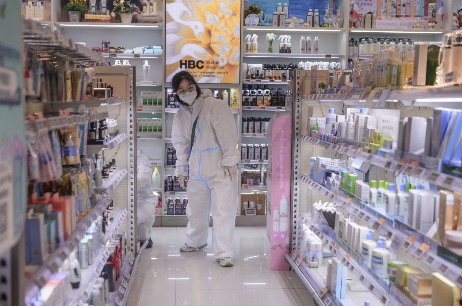 A woman in a protective suit stands in a grocery store amid the COVID-19 lockdown in Shanghai, China, May 26, 2022. (EPA Photo)