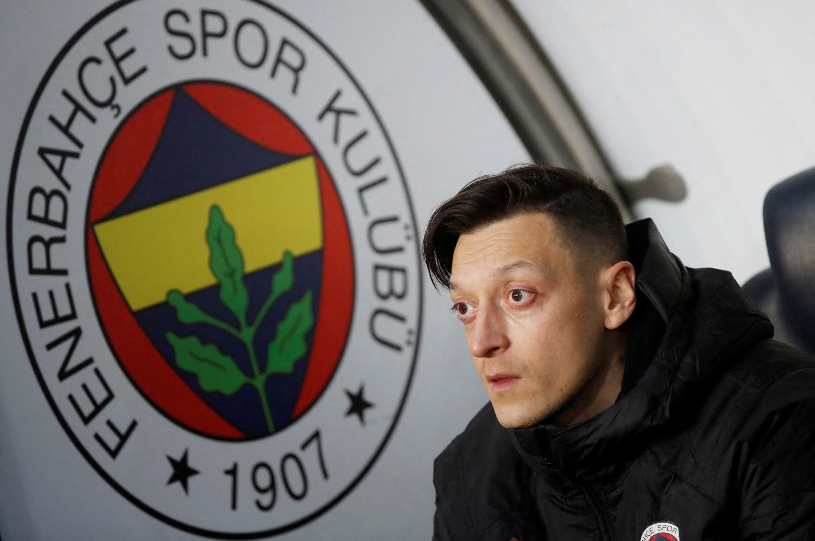 Fenerbahçe&#039;s Mesut Özil speaks before a match at Şükrü Saraçoğlu Stadium, Istanbul, Turkey, March 6, 2022. (Reuters Photo)