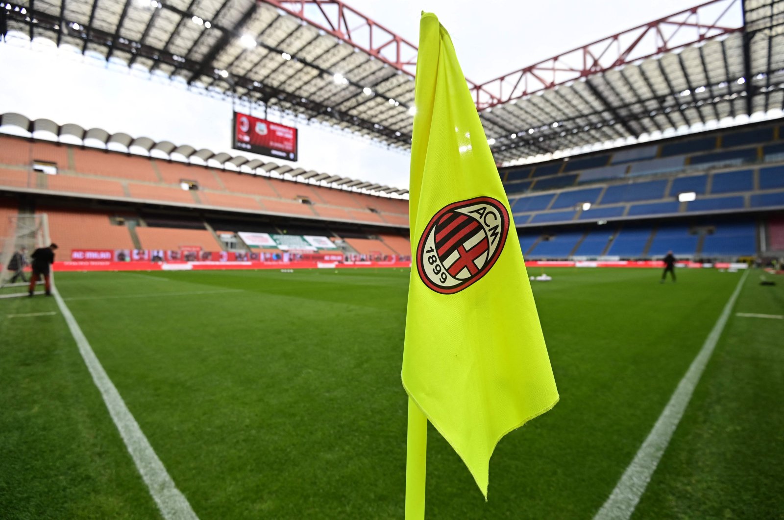 The AC Milan logo is pictured on a corner flag prior to an Italian Serie A football match at the San Siro stadium in Milan, Italy, April 21, 2021. (AFP Photo)
