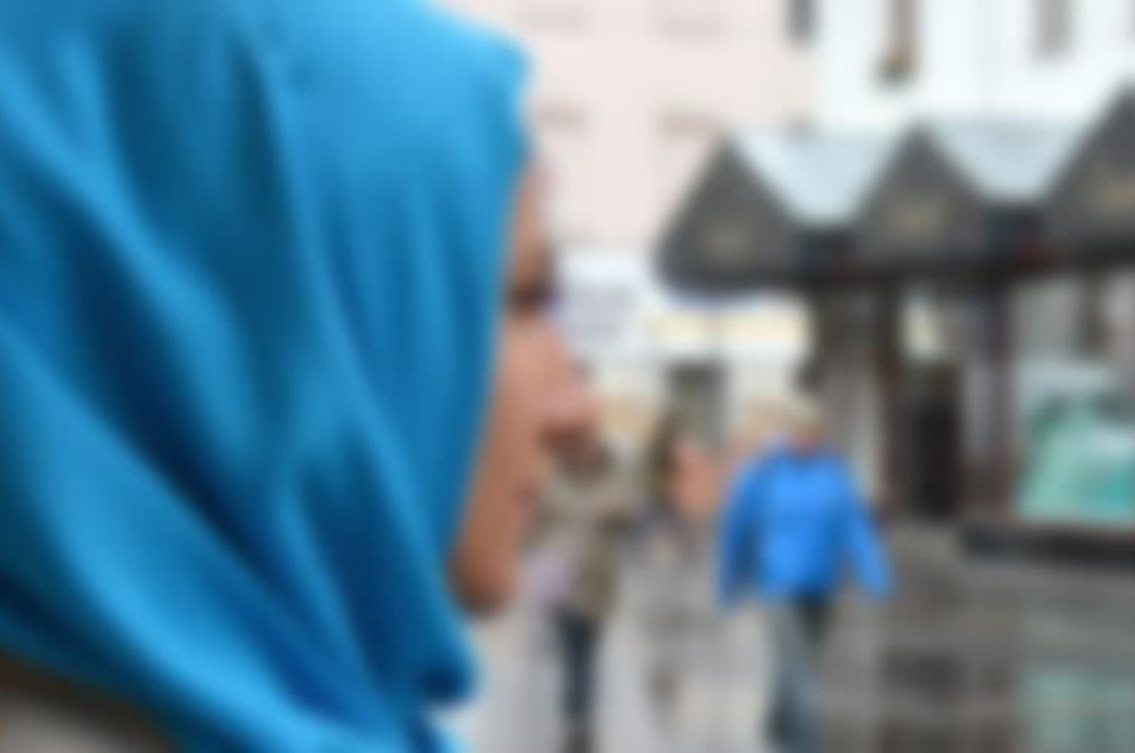 Wanita ditolak masuk ke restoran di Prancis karena mengenakan jilbab