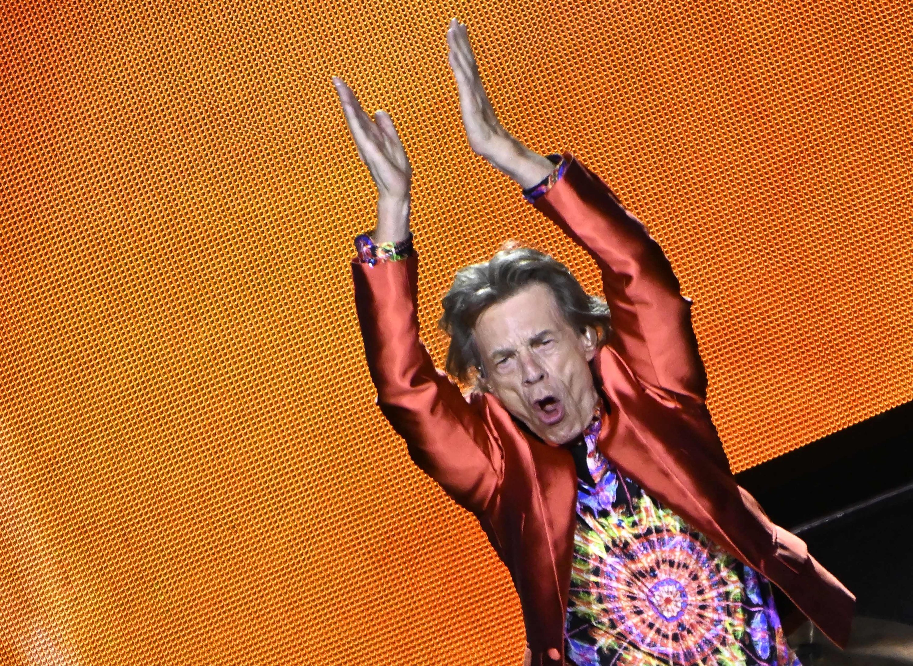 Vokalis Rolling Stones Mick Jagger tampil selama konser sebagai bagian dari tur Eropa, Madrid, Spanyol, 1 Juni 2022. (AFP Photo)