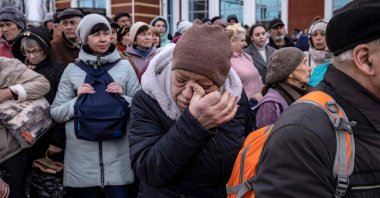 A woman gestures as families wait to board a train at Kramatorsk central station as they flee the eastern city of Kramatorsk, Donbass, Ukraine, April 5, 2022. (AFP Photo)
