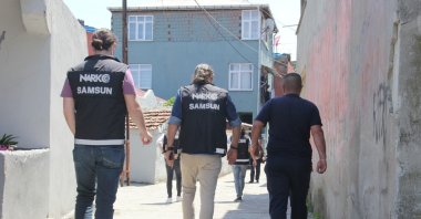 Counternarcotics police patrol a neighborhood during a raid against drug smugglers, Samsun, northern Turkey, May 27, 2022. (AA PHOTO)