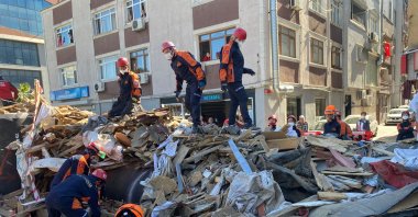 Search and rescue crews perform an earthquake drill in Istanbul, Turkey, May 20, 2022. (DHA PHOTO) 