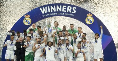 Real Madrid's Marcelo lifts the trophy after winning the Champions League final soccer match against Liverpool, in Paris, France, May 28, 2022. (AP PHOTO) 
