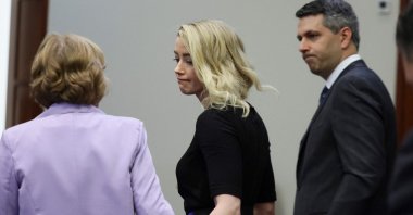 U.S. actor Amber Heard looks to her lawyer Elaine Bredehoft after the jury announced a split verdict in favor of both Johnny Depp and Amber Heard on their claim and counter-claim in the Depp v. Heard civil defamation trial at the Fairfax County Circuit Courthouse in Fairfax, Virginia, U.S., June 1, 2022. (AFP Photo)