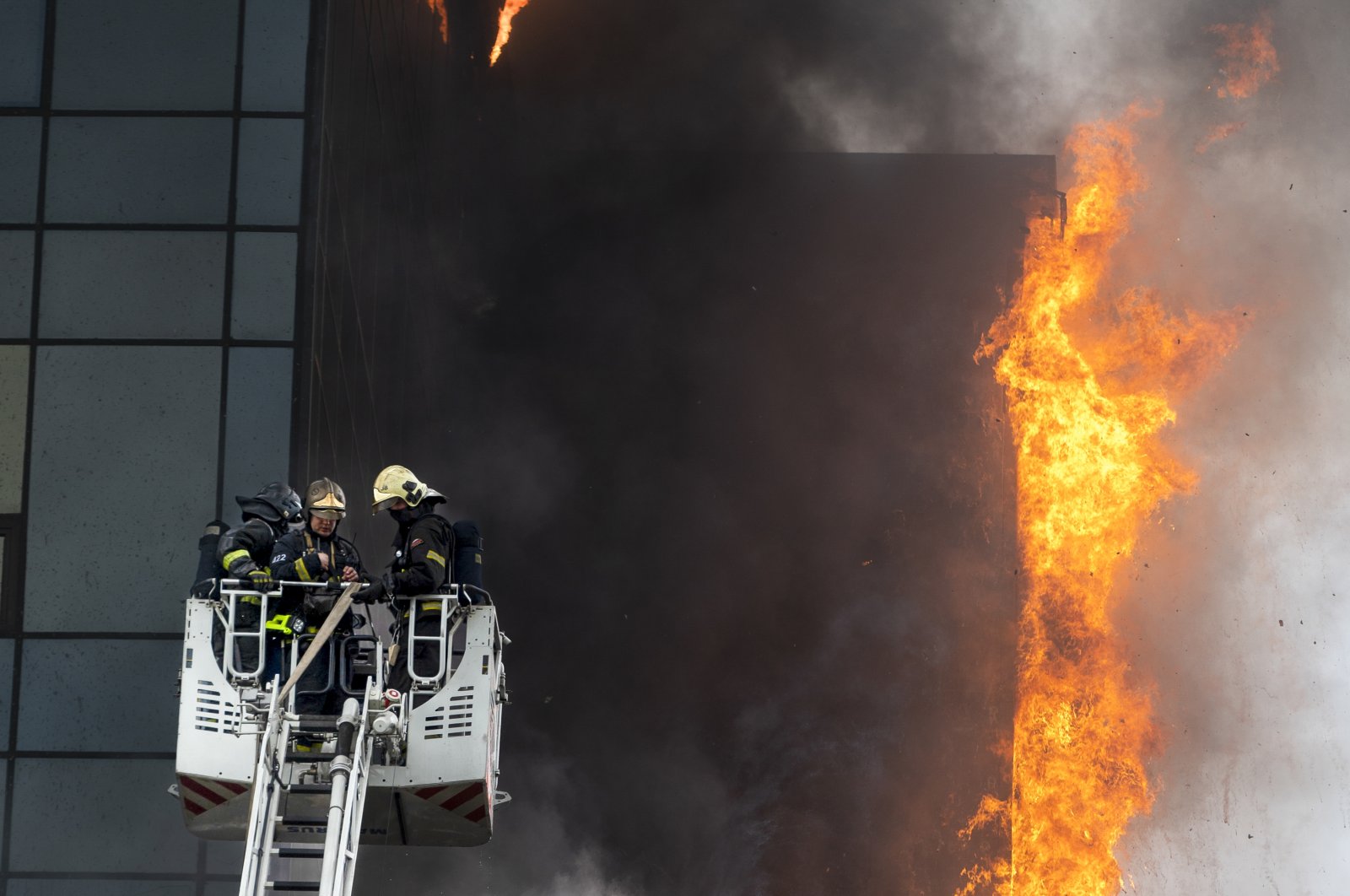 Kebakaran melanda pusat bisnis Moskow, setidaknya 2 terluka