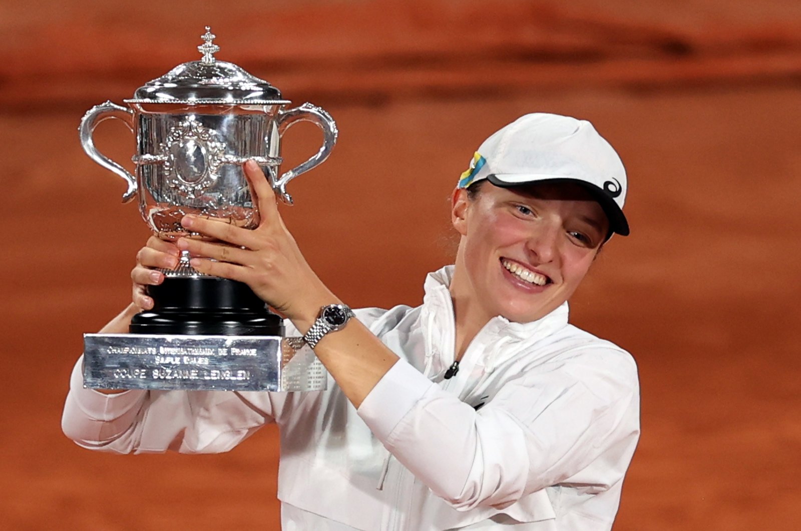 Iga Swiatek of Poland poses with her trophy after winning against Coco Gauff of the U.S. in their women&#039;s final match during the French Open tennis tournament in Paris, France, June 4, 2022. (EPA Photo)