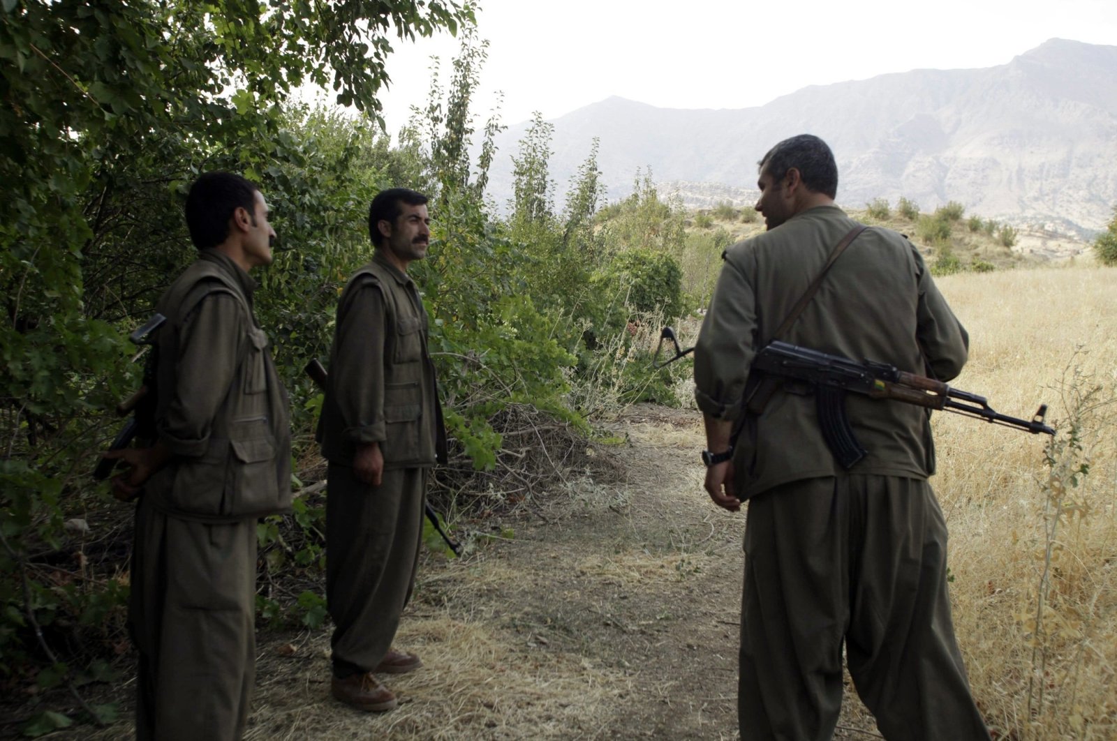 PKK terrorists stand guard in the remote Qandil mountains near the Iraq-Turkish border in Sulaimaniya, 330 kilometers (205 miles) northeast of Baghdad, Aug. 13, 2010. (Reuters File Photo)