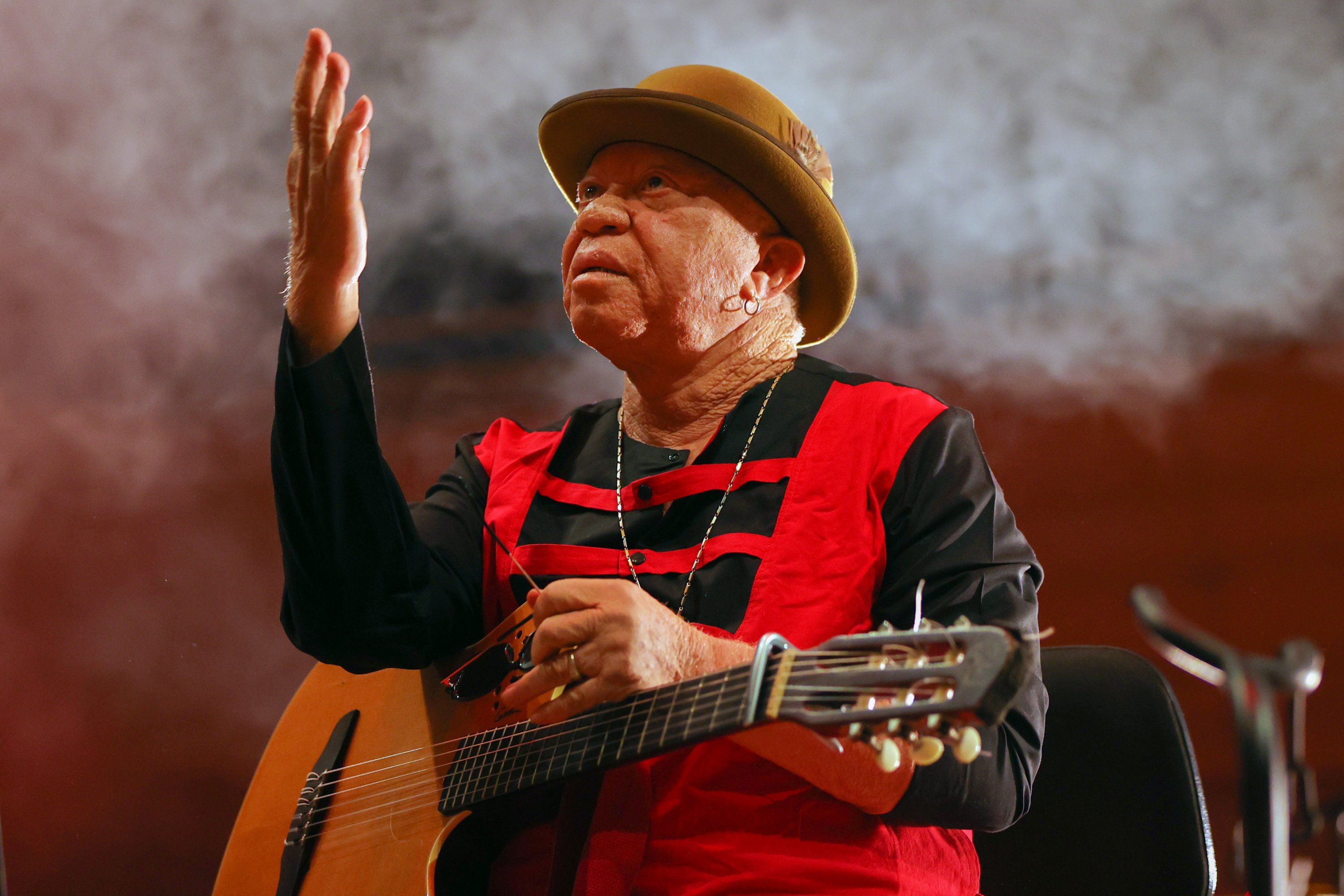 Penyanyi Mali Salif Keita terlihat saat konser di CSO Ada di Ankara, Turki, 3 Juni 2022. (AA Photo)