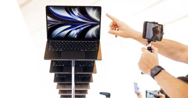 The new Apple MacBook Air with the M2 processor is displayed as visitors take photos of it following the keynote presentation of Apple&#039;s World Wide Developer Conference on the campus of Apple&#039;s headquarters in Cupertino, California, U.S., June 6, 2022. (AP Photo)