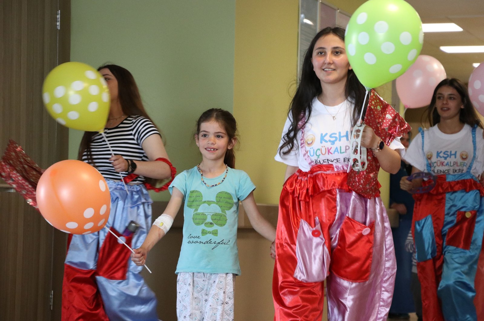 Nurse candidates volunteer to make children at the Kayseri City Hospital happy, in Kayseri, Turkey, June 5, 2022. (AA Photo)