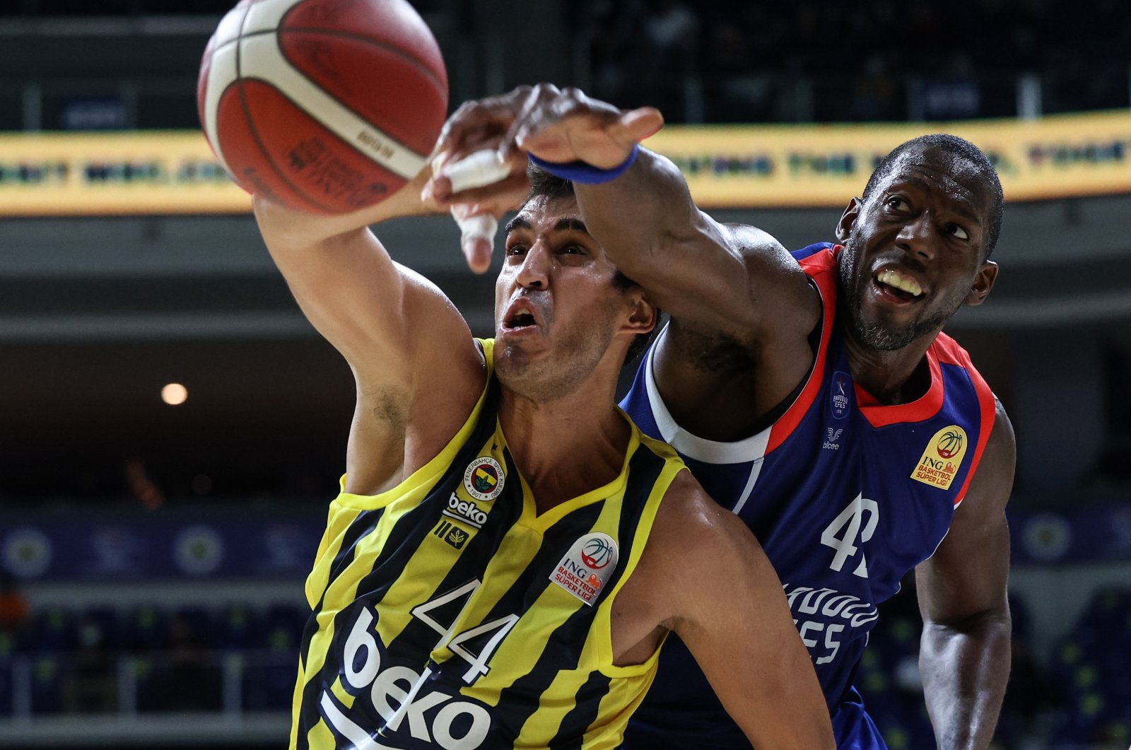 Efes, Fenerbahe berhadapan di Final Liga Super Basket