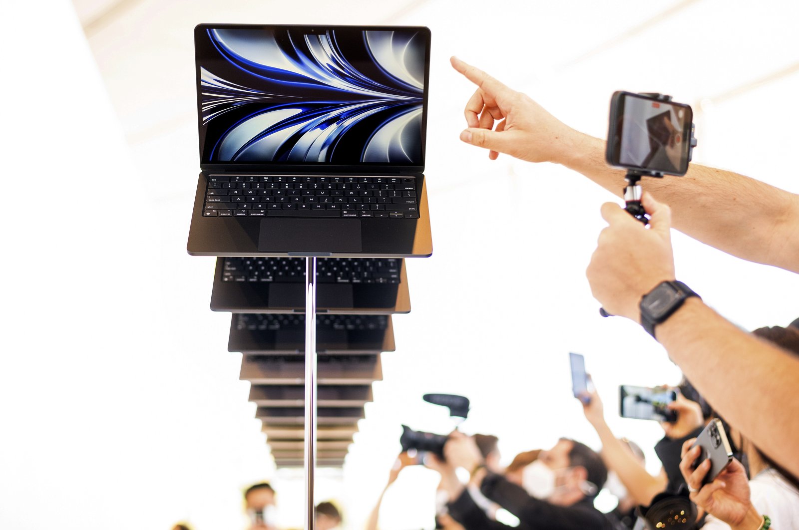 The new Apple MacBook Air with the M2 processor is displayed as visitors take photos of it following the keynote presentation of Apple&#039;s World Wide Developer Conference on the campus of Apple&#039;s headquarters in Cupertino, California, U.S., June 6, 2022. (AP Photo)