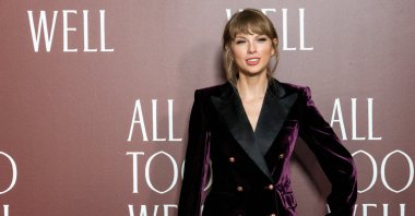 Singer Taylor Swift poses as she arrives to attend the "All Too Well" New York Premiere in New York City, New York, U.S., Nov. 12, 2021. (REUTERS)