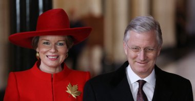 King Philippe and Queen Mathilde of Belgium pose for pictures after meeting with Canadian government representatives during a state visit, Ottawa, Ontario, Canada, March 12, 2018, (AFP File Photo)