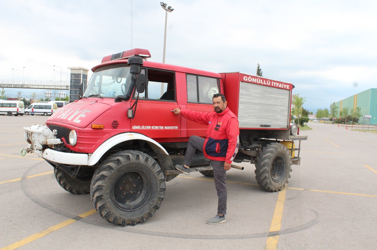 Umut Öcal poses next to his fire truck in Kocaeli, northwestern Turkey, June 7, 2022. (DHA PHOTO)