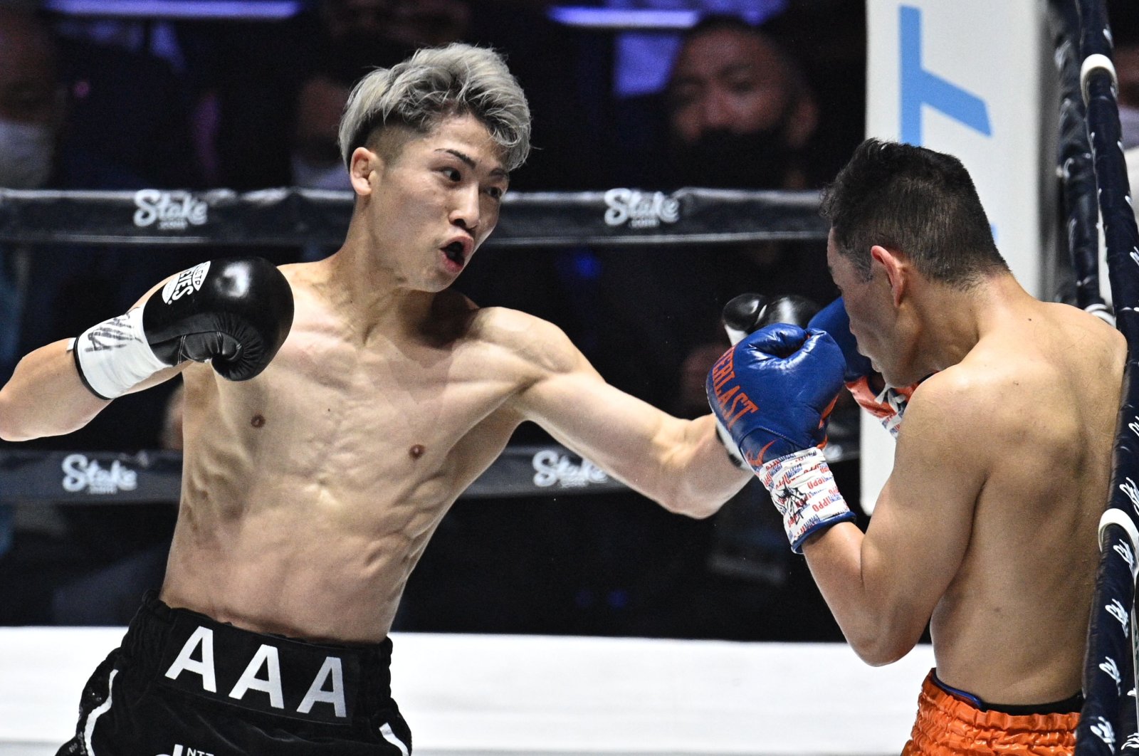 Japan&#039;s Naoya Inoue (L) fights the Philippines&#039; Nonito Donaire during their Bantamweight unification boxing match, Saitama, Japan, June 7, 2022. (AFP Photo)