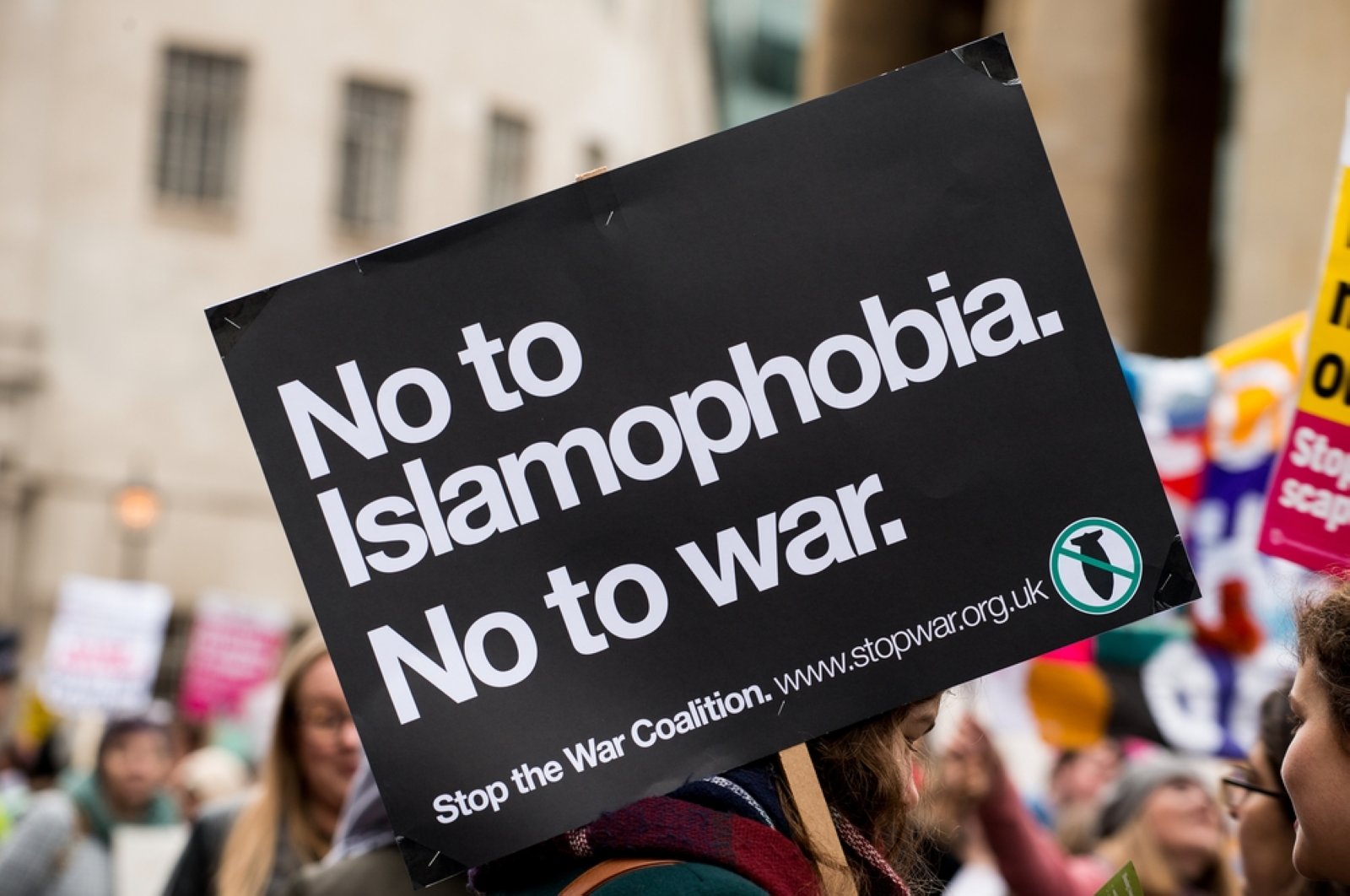 7 dari 10 Muslim di Inggris Mengalami Islamofobia di Tempat Kerja, Survei Menemukan