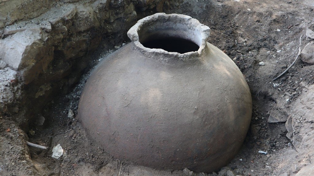 A view of the pithos found in the ancient city of Prusias ad Hypium, Düzce, northwestern Turkey, July 8, 2022. (IHA Photo)