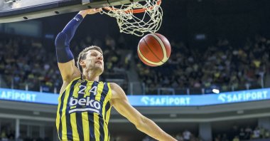 Fenerbahçe's Jan Vesely scores against Efes in a Basketball Süper Lig match, Istanbul, Turkey, June 7, 2022. (AA Photo)