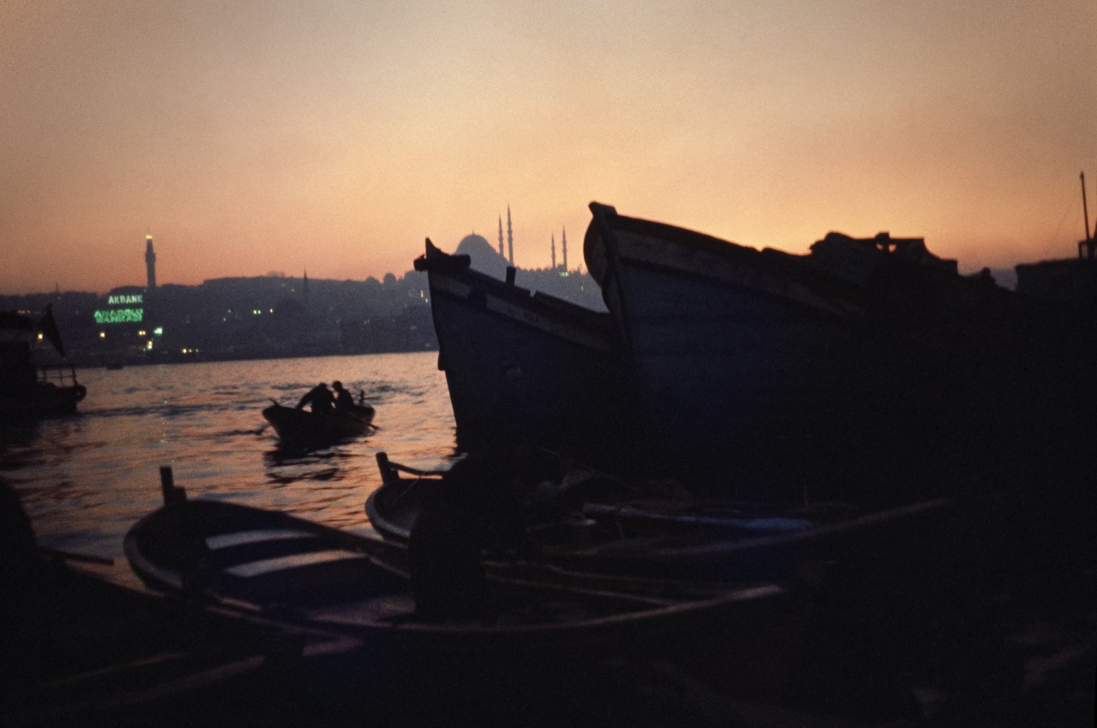 Pameran ‘Memory of the Shore’ mengungkapkan momen-momen yang hilang di Istanbul